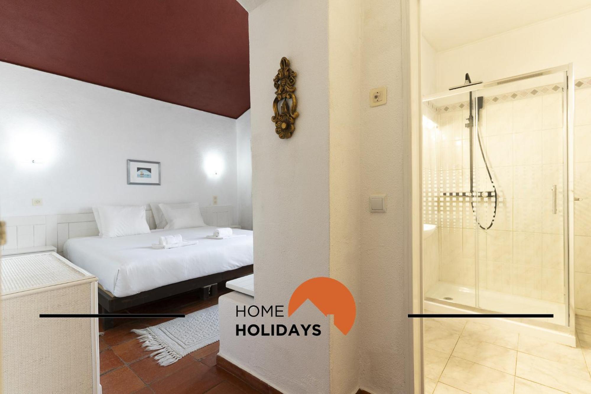 #329 Jacaranda B6 By Holidays