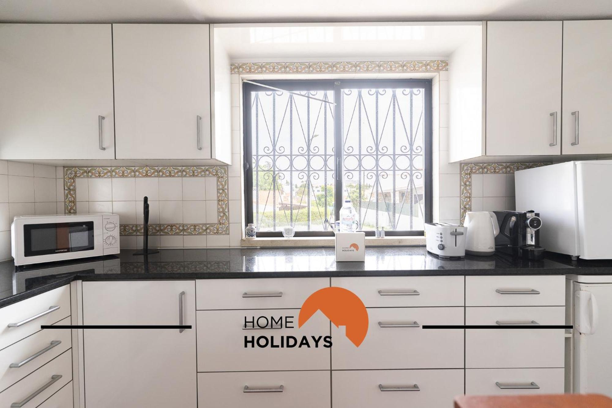 #329 Jacaranda B6 By Holidays *