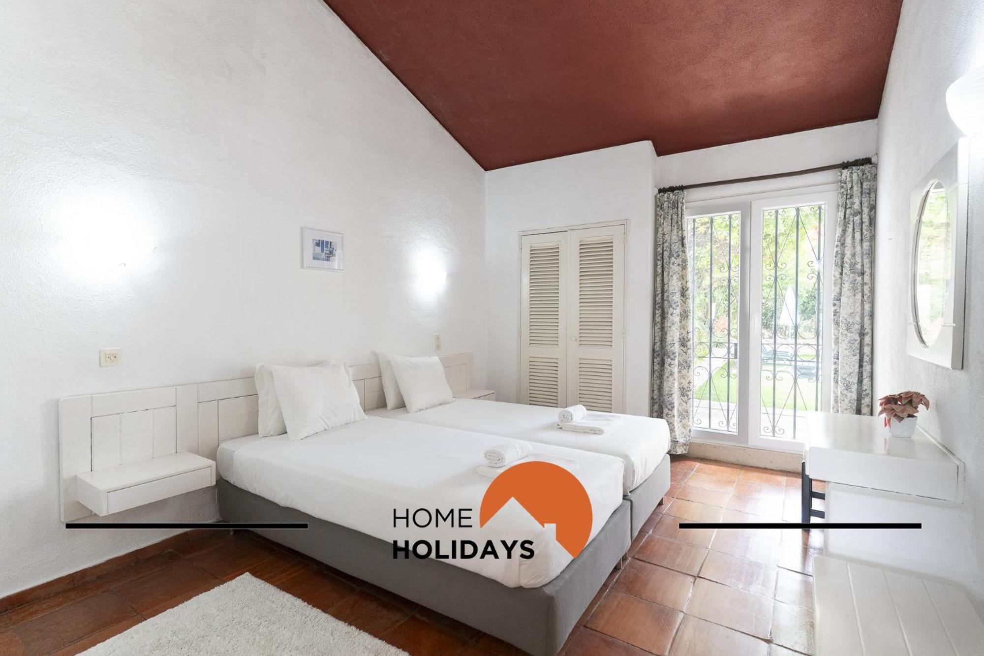 #329 Jacaranda B6 By Holidays Villa *