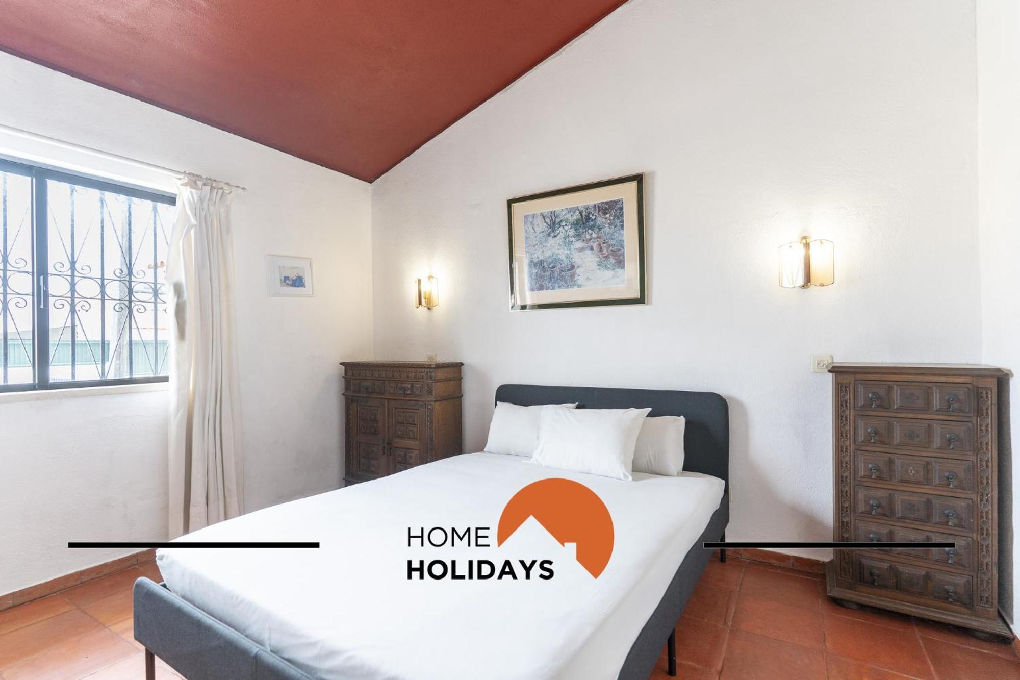 #329 Jacaranda B6 By Holidays *